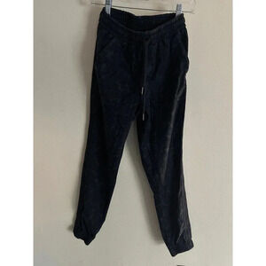 Athleta women’s Camo Farallon Joggers size 2